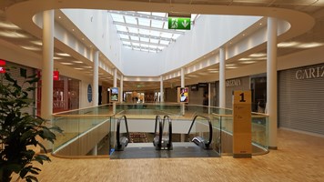 Köpcenter med 90 butiker